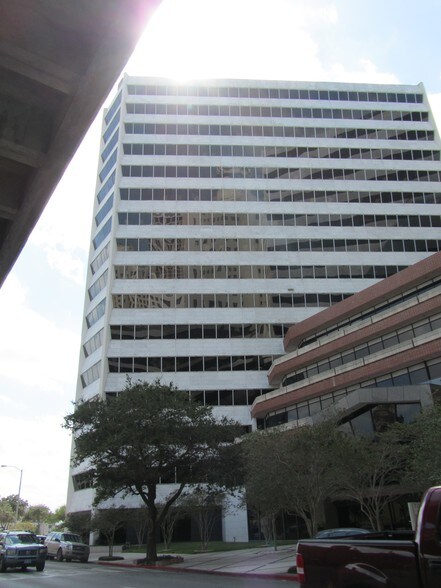 More Photos Of 539 N Carancahua St, Corpus Christi Office For Lease