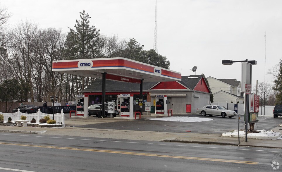 Primary Photo Of 540 Islip Ave, Islip General Retail For Lease