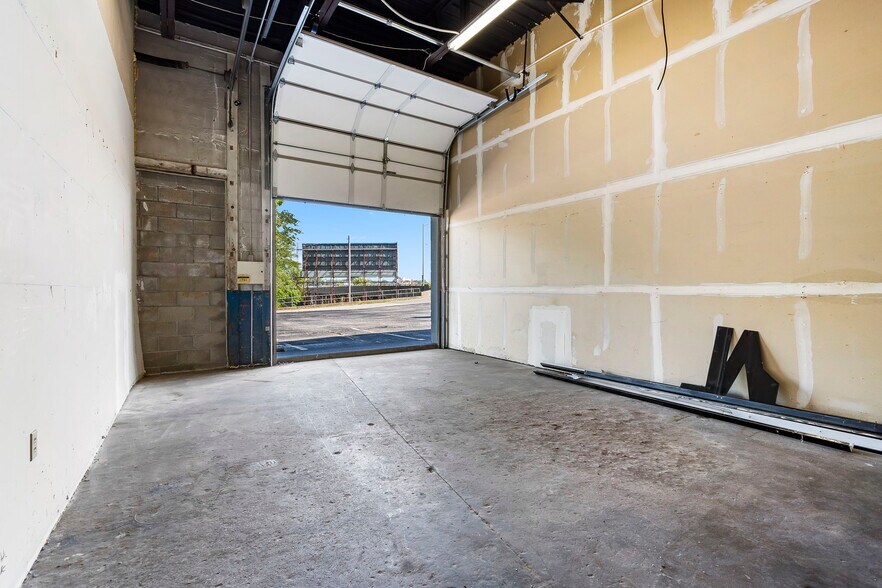 More Photos Of 215 N Grant Ave, Springfield Office For Lease