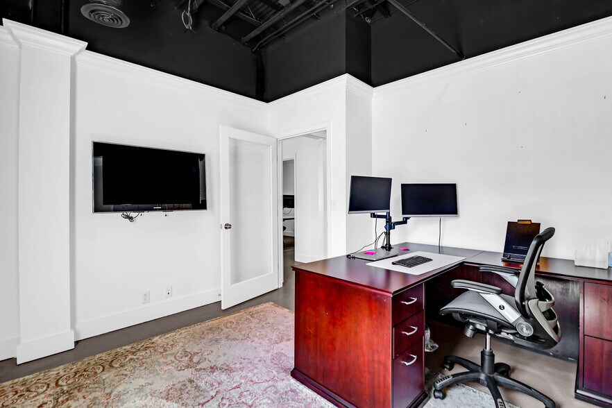 More Photos Of 182-184 E Bay St, Charleston Storefront Retail Office For Sale