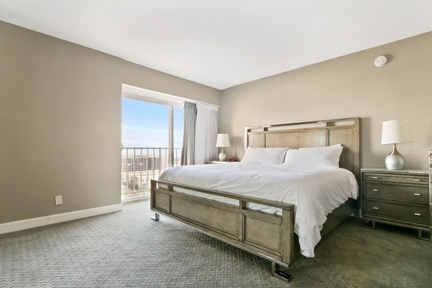 More Photos Of 415-425 Washington Blvd, Marina del Rey Apartments For Lease
