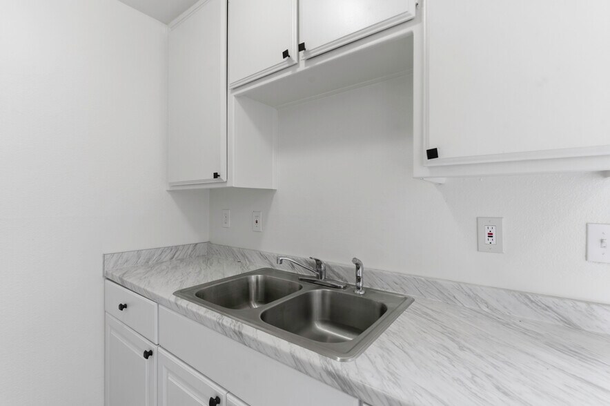 More Photos Of 330 Roberts Ln, Bakersfield Apartments For Sale