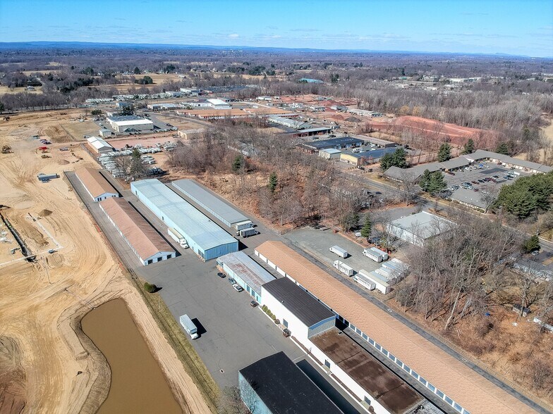 More Photos Of 410-428 Ellington Rd, South Windsor Self Storage For Lease