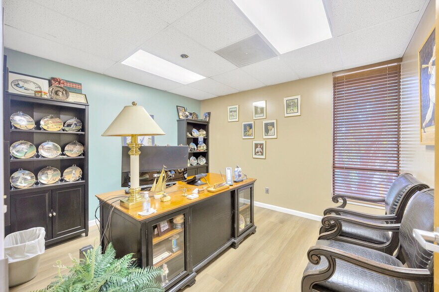 More Photos Of 13644 Walsingham Rd, Largo Medical For Lease