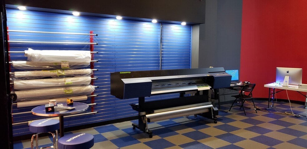 More Photos Of 18580 Ventura Blvd, Tarzana Loft Creative Space For Lease