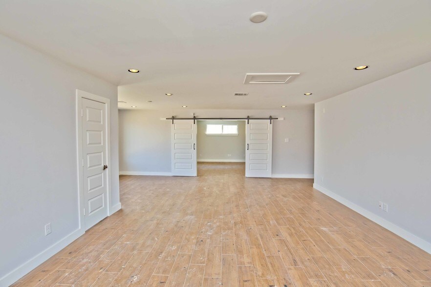 More Photos Of 744 W 18th St, Houston Loft Creative Space For Lease