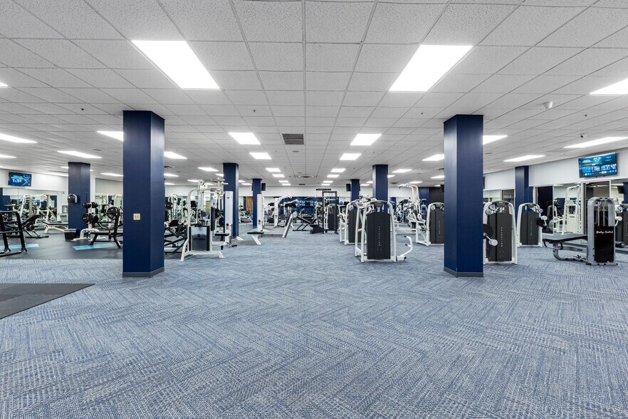 More Photos Of 5701 E Hillsborough Ave, Tampa Office For Lease