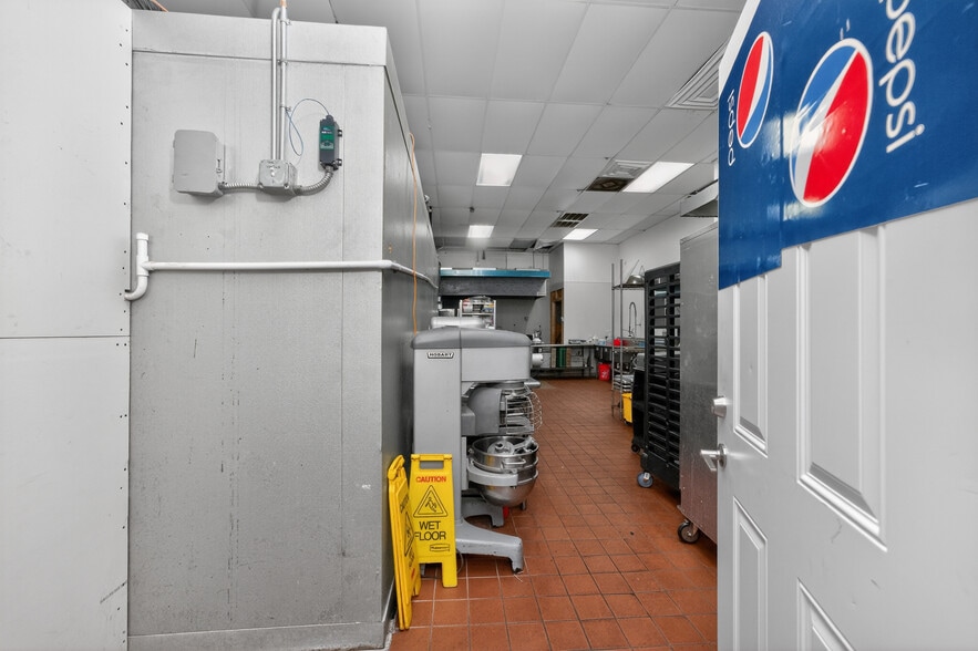 More Photos Of 23064 Harbor View Rd, Port Charlotte Warehouse For Sale