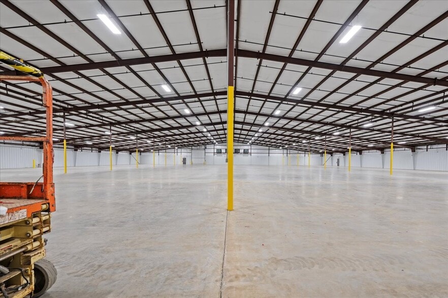 More Photos Of 223 W Pearl St, Lamar Industrial For Sale