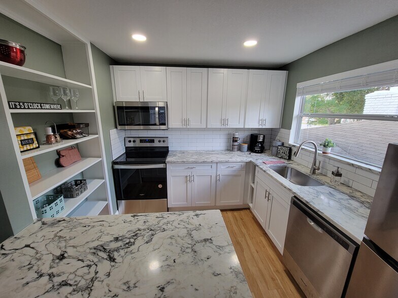 More Photos Of 4100 Central Ave, Saint Petersburg Office For Sale