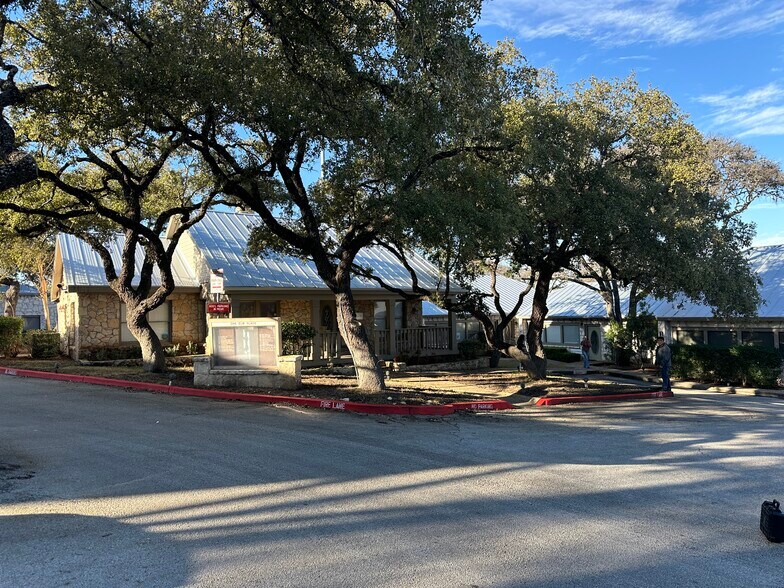 More Photos Of 11107 Wurzbach Rd, San Antonio Medical For Lease