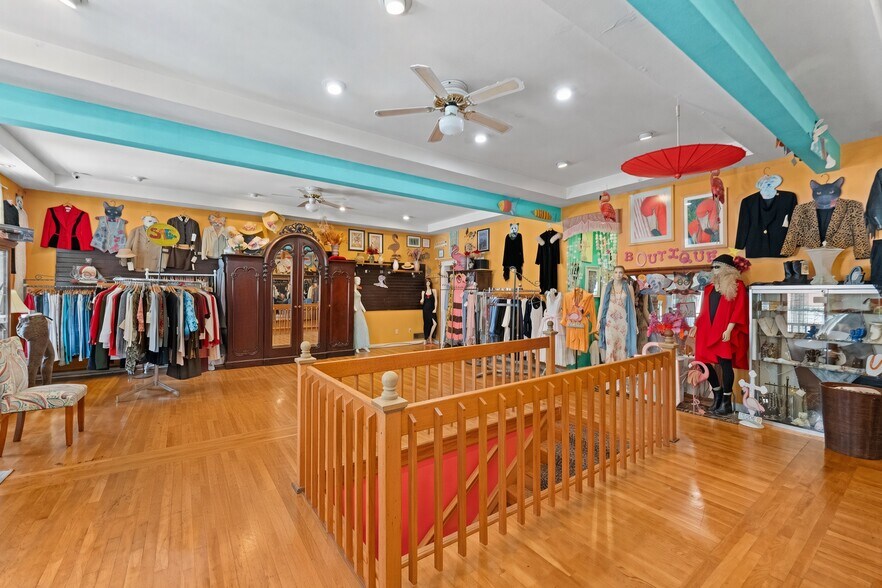More Photos Of 84 Spring St, Eureka Springs Storefront Retail Residential For Sale