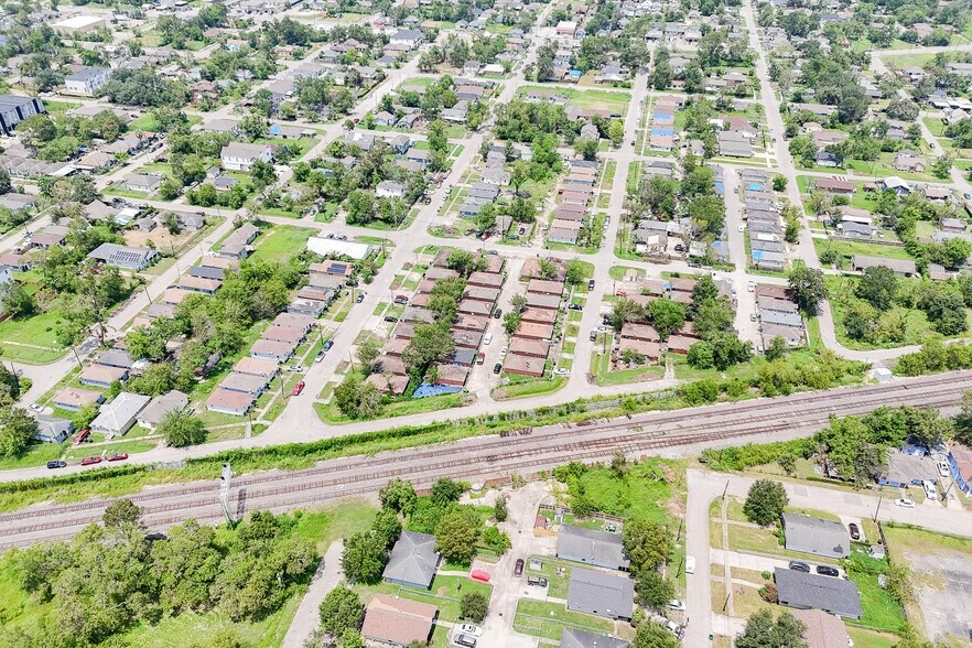 More Photos Of 2101 Hutton St, Houston Apartments For Sale