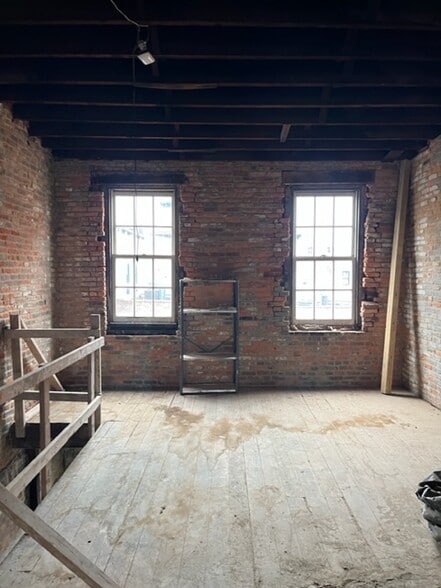 More Photos Of 210 N 5th St, Lafayette Storefront Retail Office For Sale