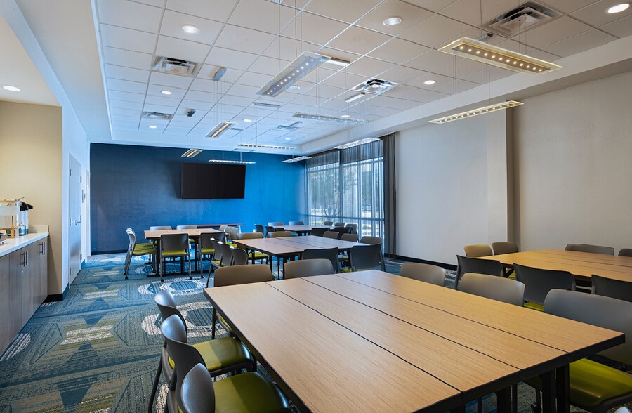 More Photos Of 1110 Discovery Blvd, Cedar Park Hotel For Sale