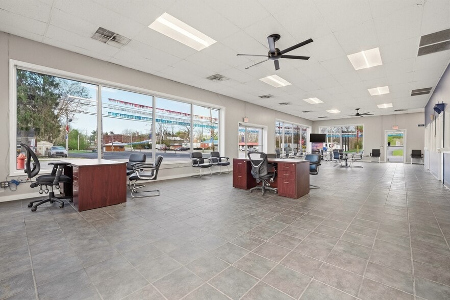 More Photos Of 702 Charles St, Galion Auto Dealership For Sale