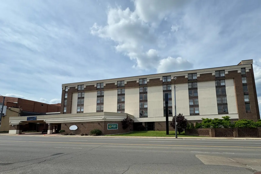 Primary Photo Of 116 Park Ave W, Mansfield Hotel For Sale