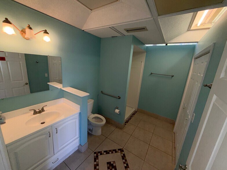More Photos Of 1539 Parental Home Rd, Jacksonville Medical For Lease