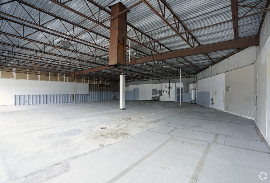 More Photos Of 13030-13190 Veterans Memorial Dr, Houston Unknown For Lease