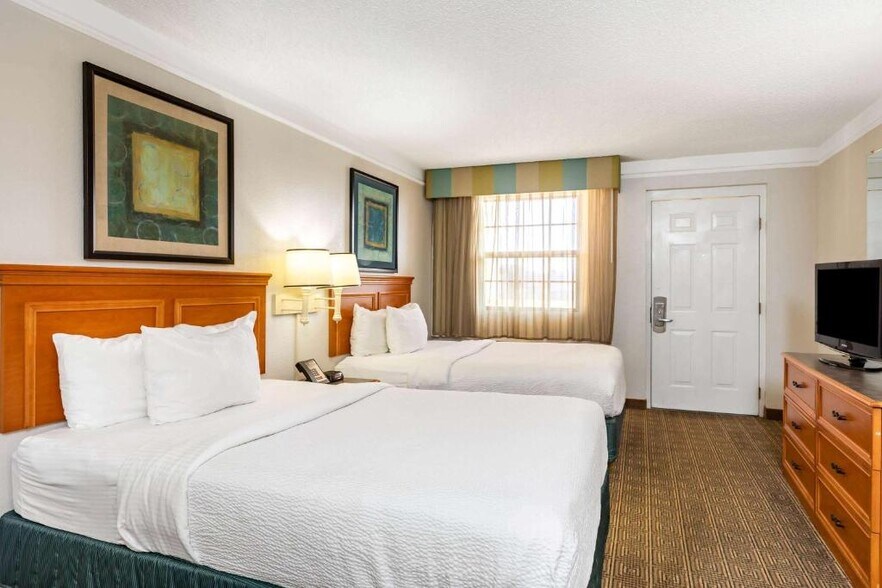 More Photos Of 7550 Remcon Cir, El Paso Hotel For Sale