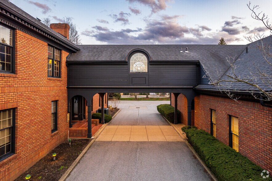 More Photos Of 4051 Whipple Ave NW, North Canton Coworking Space