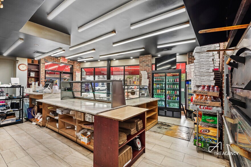 More Photos Of 501 Hudson St, New York Storefront Retail Office For Lease