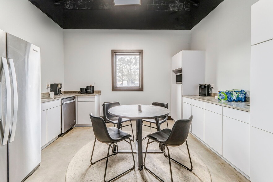 More Photos Of 3239 S Dixie Hwy, Dalton Industrial For Sale