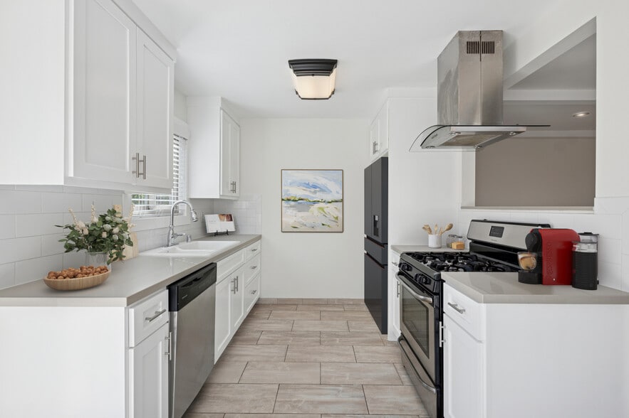 More Photos Of 2048 Garden Ln, Costa Mesa Multifamily For Sale