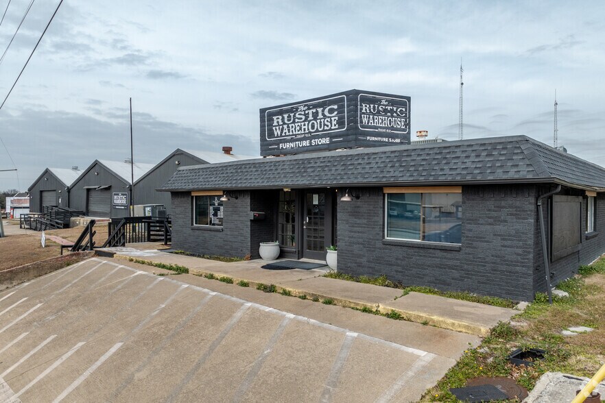 More Photos Of 1411 S Goliad St, Rockwall Distribution For Lease