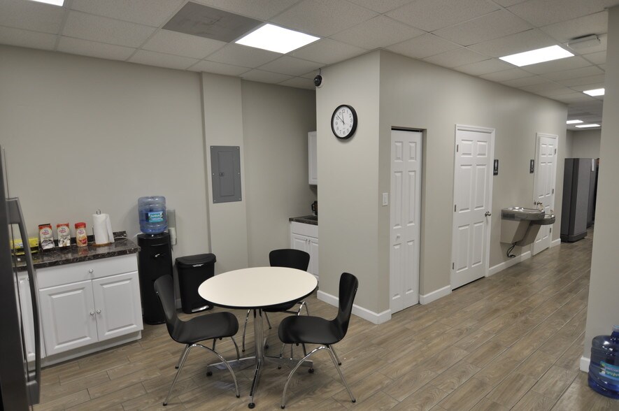 More Photos Of 842 NW 7th Ter, Fort Lauderdale Warehouse For Sale