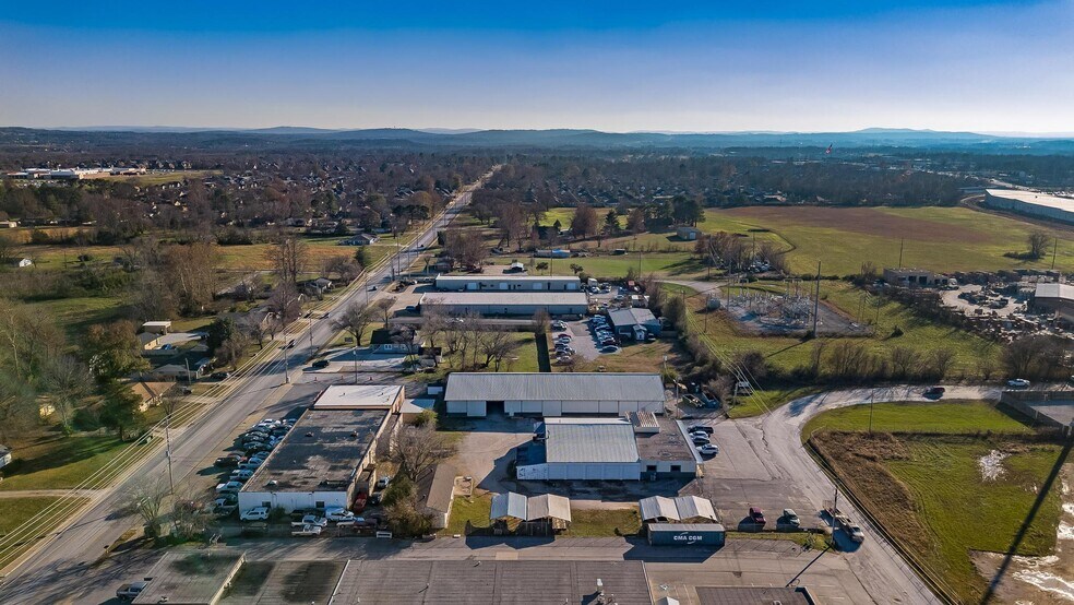 More Photos Of 2101 S ARKOLA Dr, Springdale Warehouse For Sale