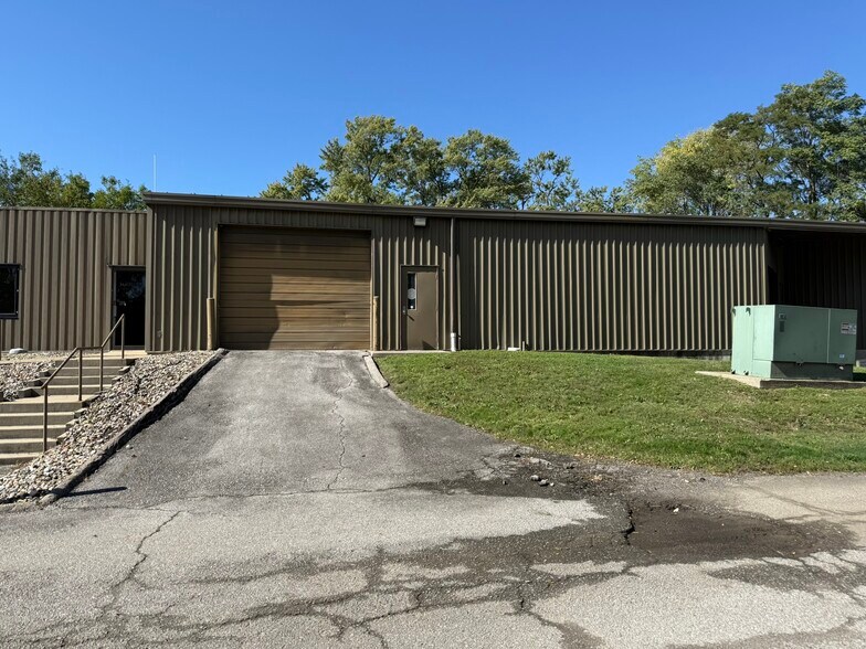 More Photos Of 11 College Ave, Des Moines Flex For Sale