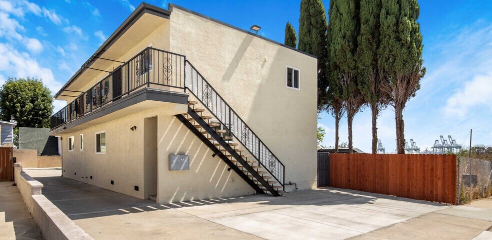 More Photos Of 564 W MacArthur Ave, San Pedro Apartments For Sale