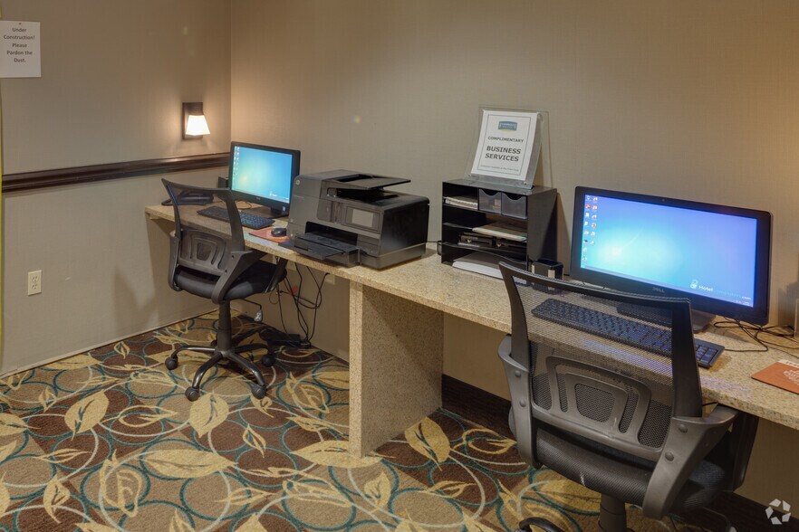 More Photos Of 300 W Romeo B Garrett Ave, Peoria Hotel For Sale