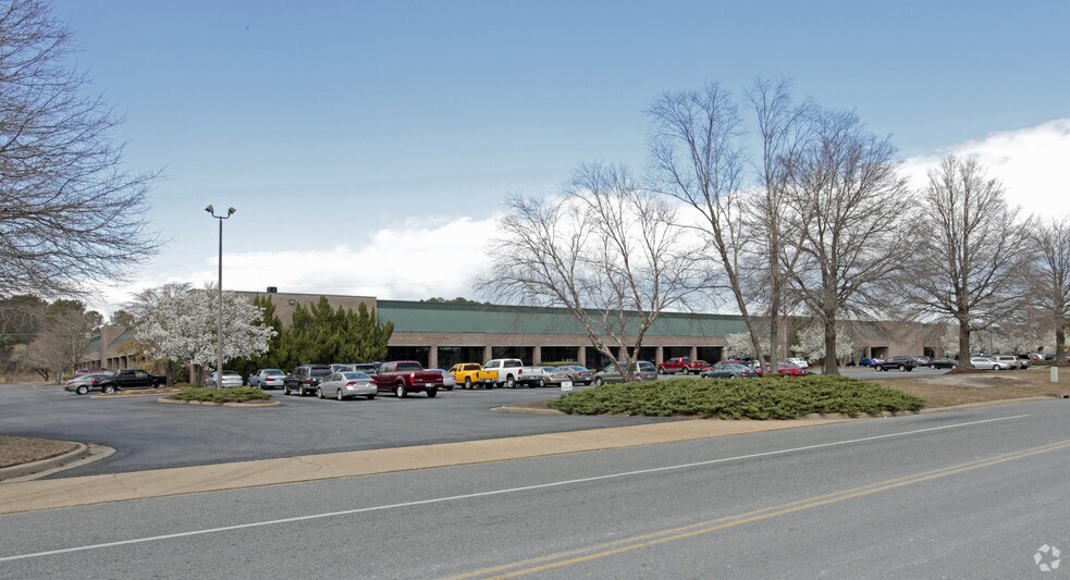 More Photos Of 500 Woodlake Dr, Chesapeake Light Manufacturing For Lease