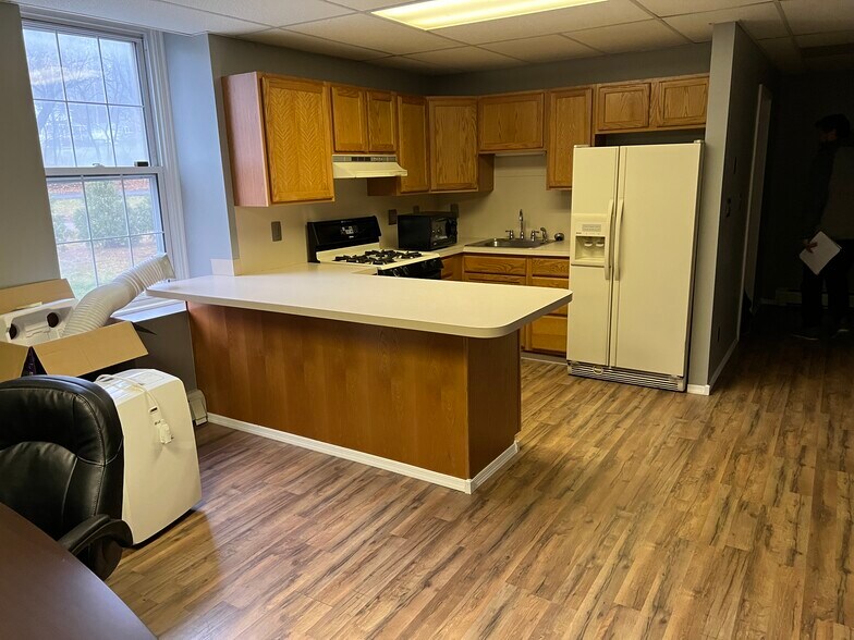 More Photos Of 102 E Station Ave, Coopersburg Office For Lease