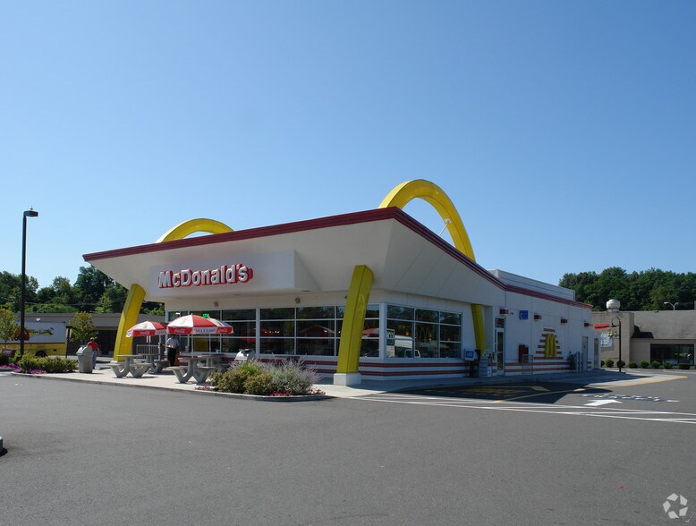 More Photos Of 67 Newtown Rd, Danbury Unknown For Lease