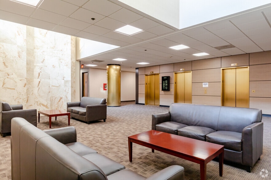 More Photos Of 3501 Algonquin Rd, Rolling Meadows Office For Lease