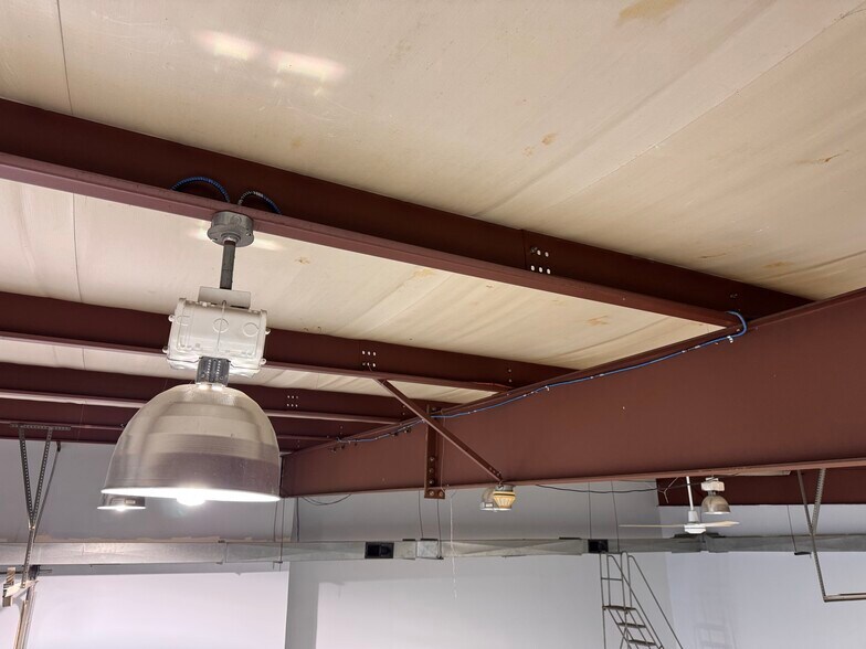 More Photos Of 2013 General Potter Hwy, Centre Hall Showroom For Sale