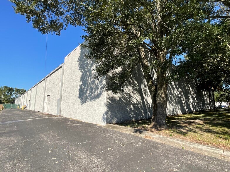 More Photos Of 9410 Parker Ave, Jacksonville Warehouse For Sale