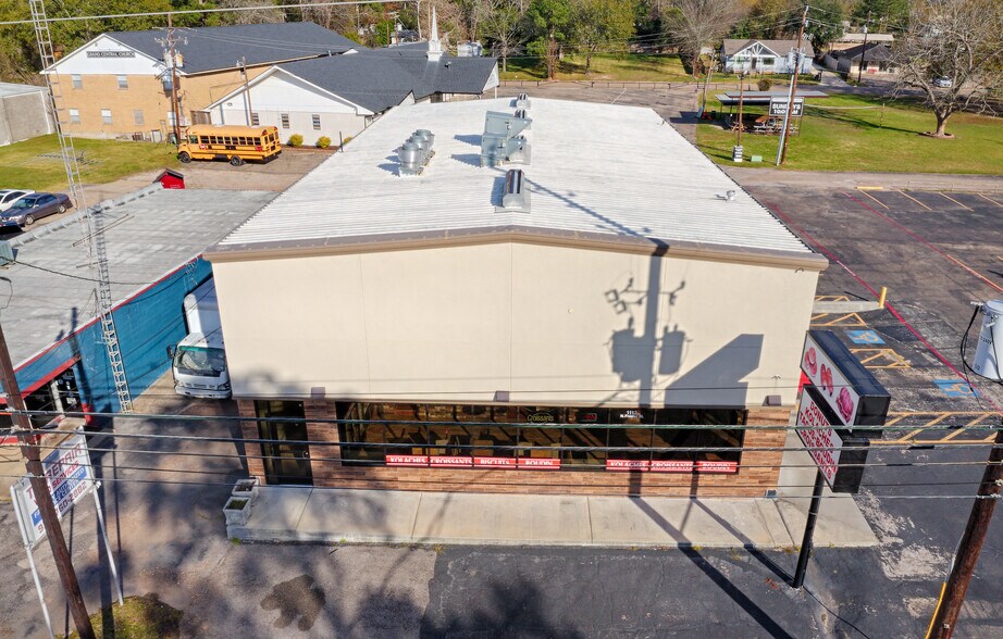 More Photos Of 1112 N Frazier St, Conroe Freestanding For Sale