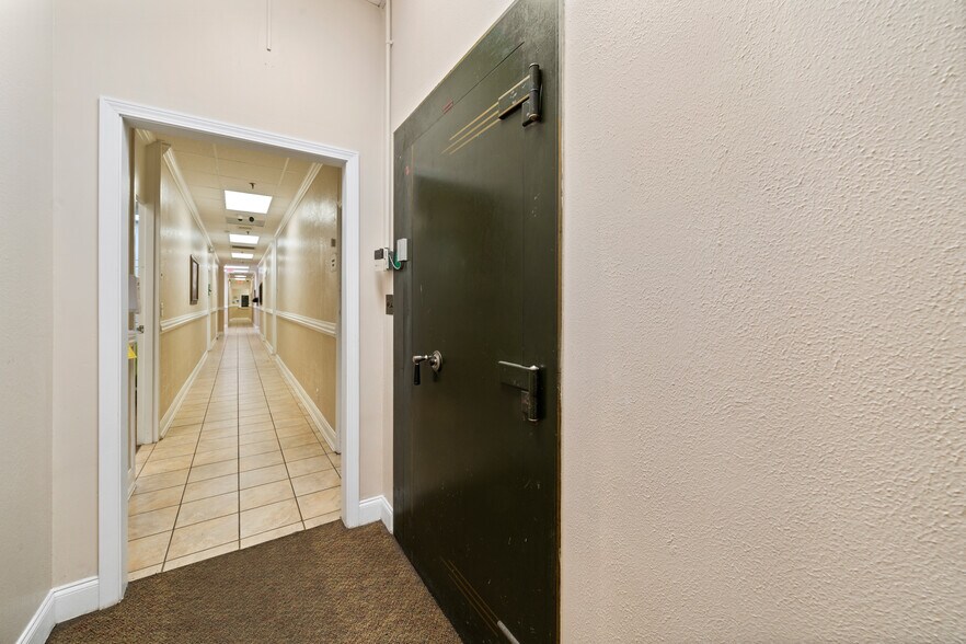 More Photos Of 60 Highway 22, Milledgeville Showroom For Sale