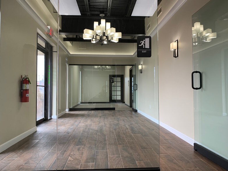 More Photos Of 401 W Vandament Ave, Yukon Office For Lease