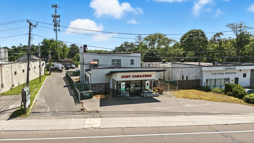 More Photos Of 230 N Main St, Sayville Storefront For Sale