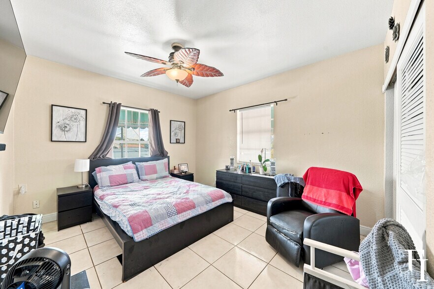 More Photos Of 1353 SW 1st St, Miami Storefront Retail Residential For Sale