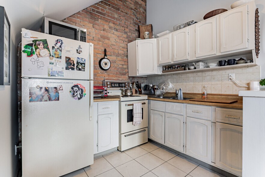 More Photos Of 164 Sunnyside Av, Toronto Multifamily For Sale