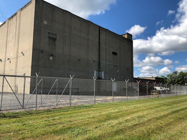 More Photos Of 1961 Base Ave, Springfield Industrial For Sale