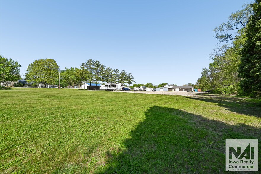 More Photos Of 520 Franklin St, Center Point Industrial For Sale