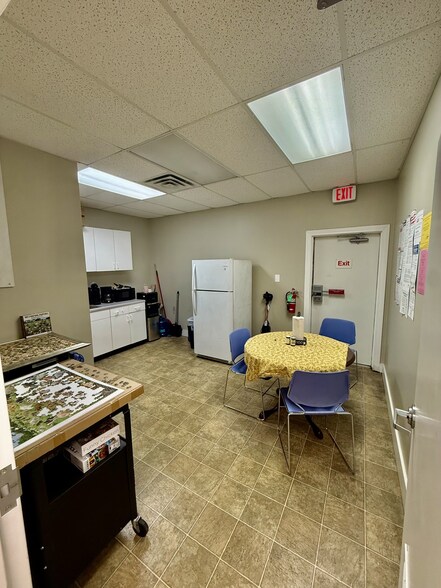 More Photos Of 2318 Pass Rd, Biloxi Office Residential For Lease