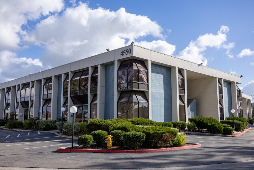 More Photos Of 4550 Kearny Villa Rd, San Diego Office For Sale